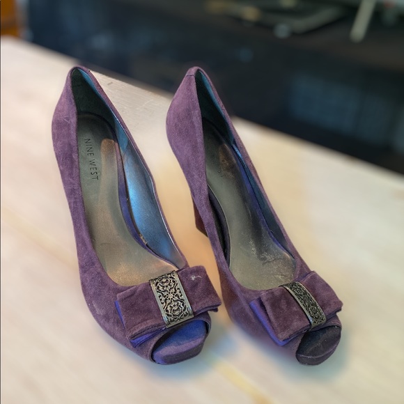 Nine West purple suede jeweled bow pumps. ❤️ - Picture 2 of 4